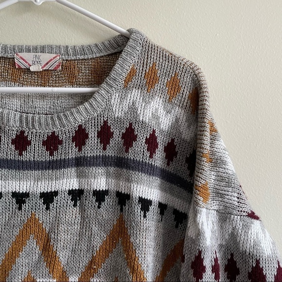 M- Pink Rose Gray Knit Sweater with Geometric Designs - Picture 2 of 3